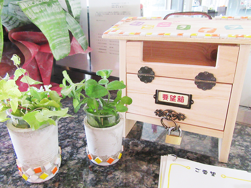 手作りポットと要望箱