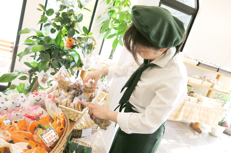 店舗作業腰上