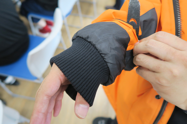 自重堂 防寒服 48490 袖のインナーリブ